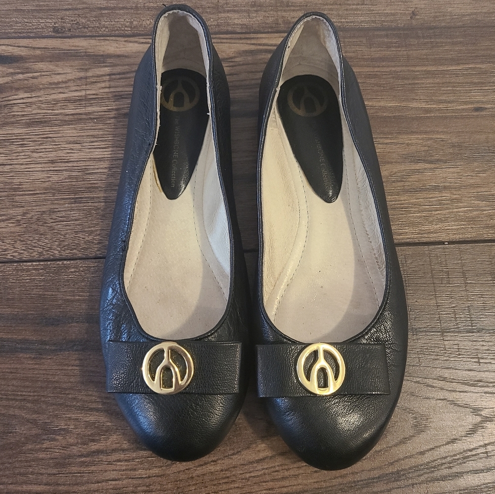 Wishbone Collection Black Leather Flat Size 7.5
